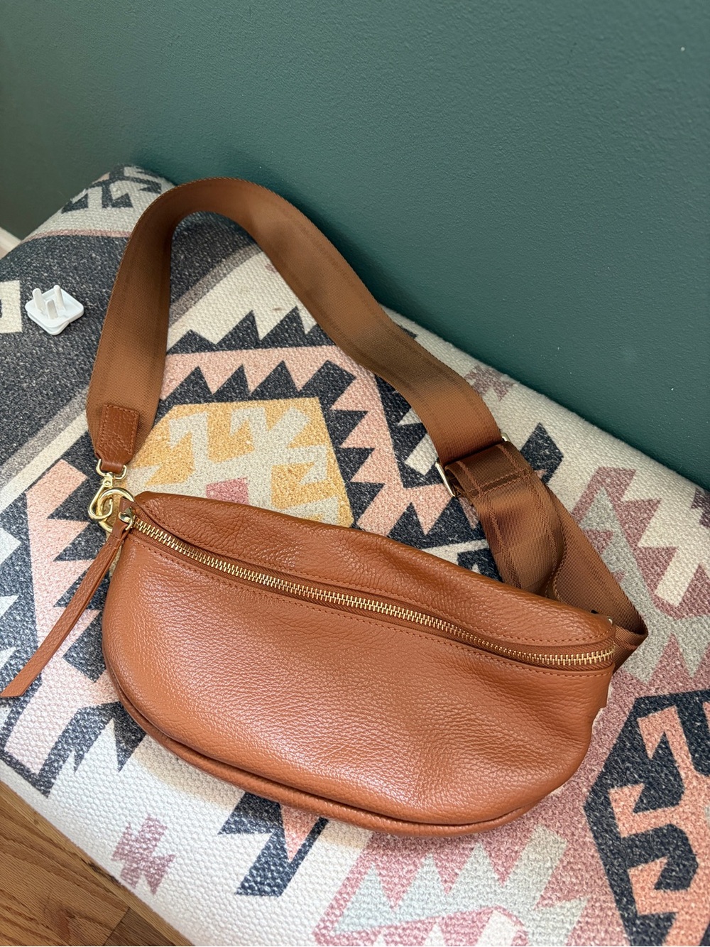 LIKE NEW! Quince Italian Leather Crossbody Bag